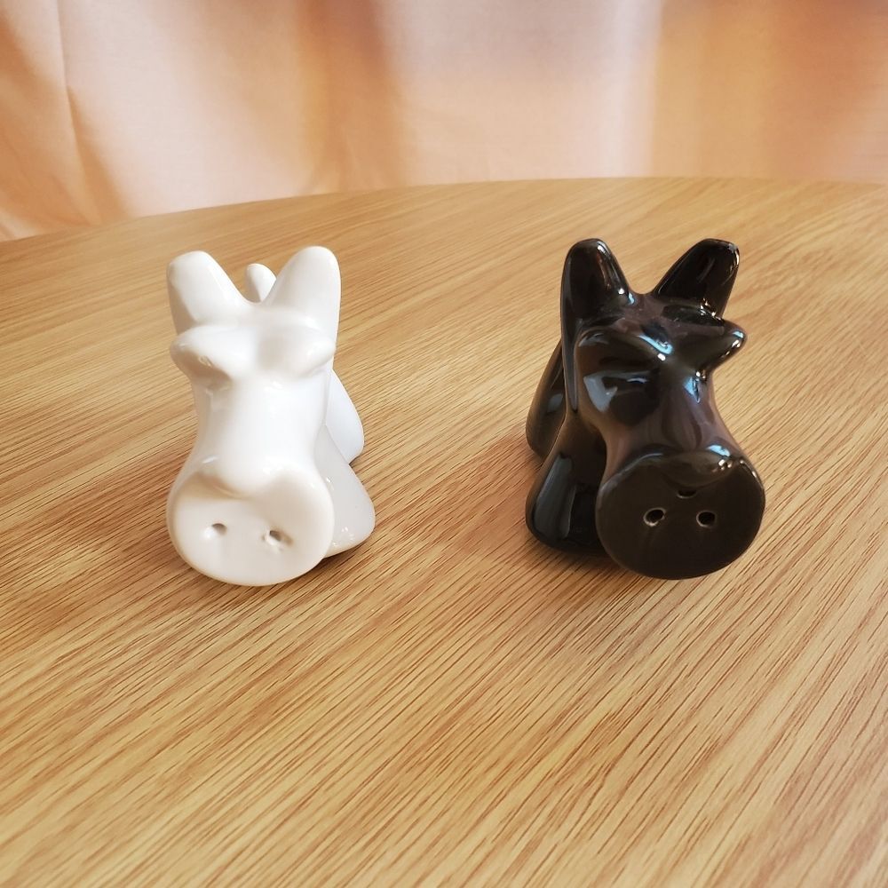 Scottish Terrier dog puppy black & white salt & pepper shakers
